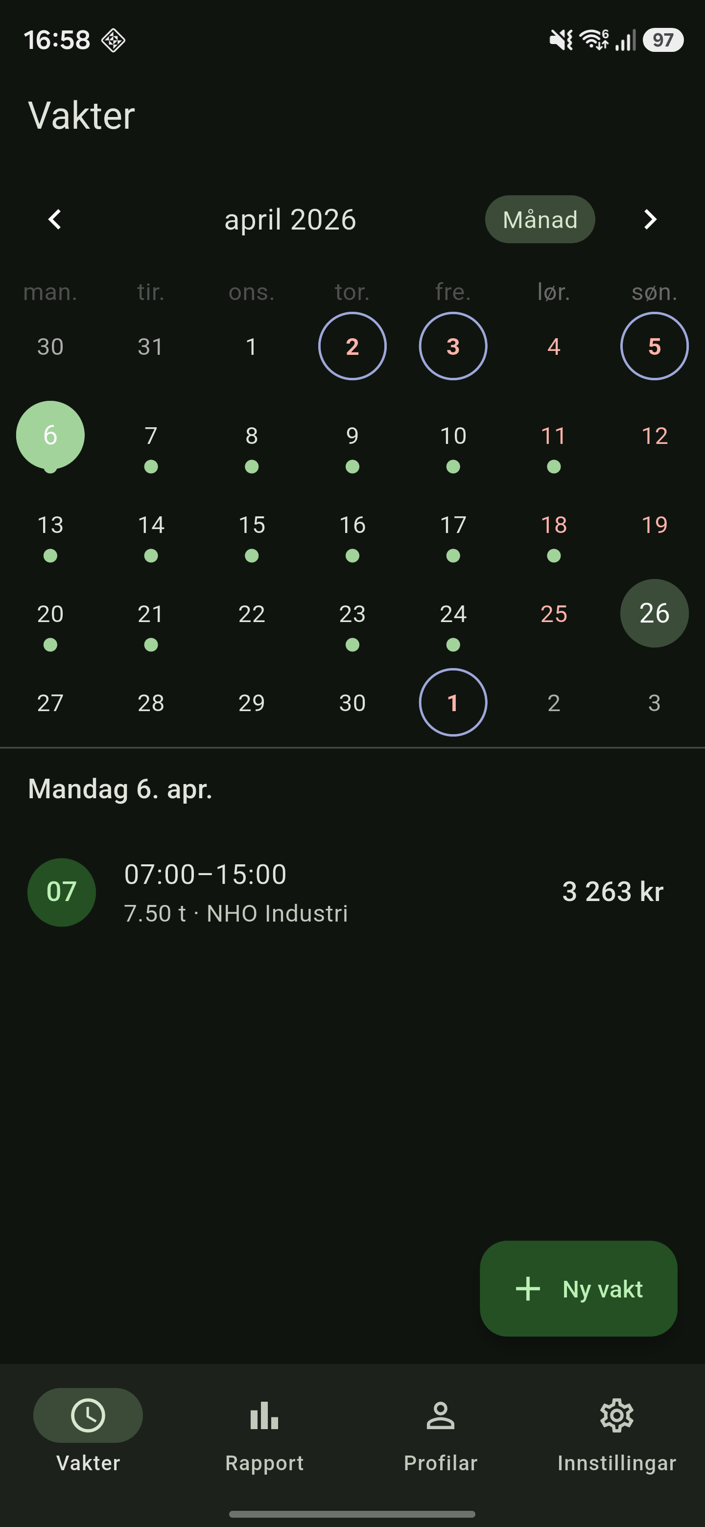Kalender med vakter, valt dag viser tider og lønn